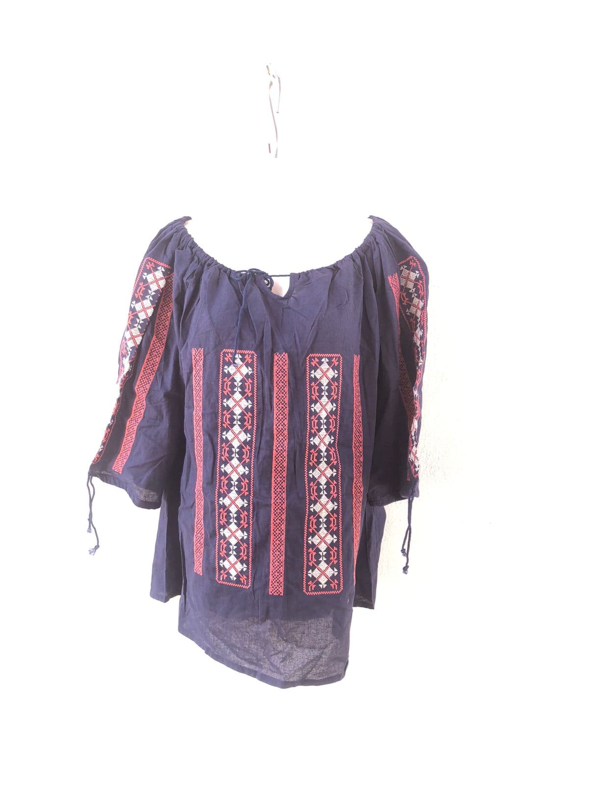 Blusa azul y rojo